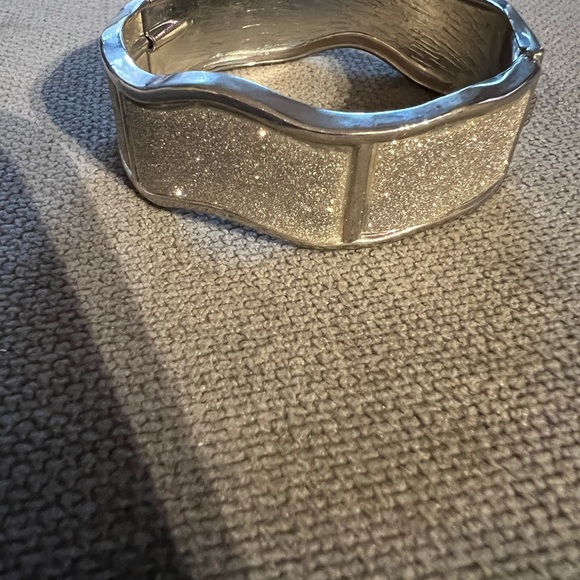 Sparkly Silver-tone Bracelet - Picture 4 of 4